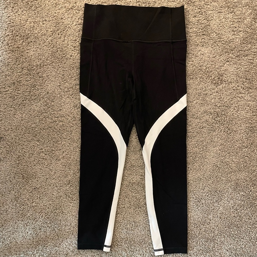 Athleta Salutation Stash Pocket 7/8 Tight
